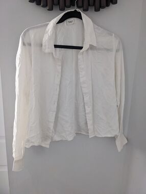 Women's Classic White Button-Down Shirt - Lightweight Top - Size US M